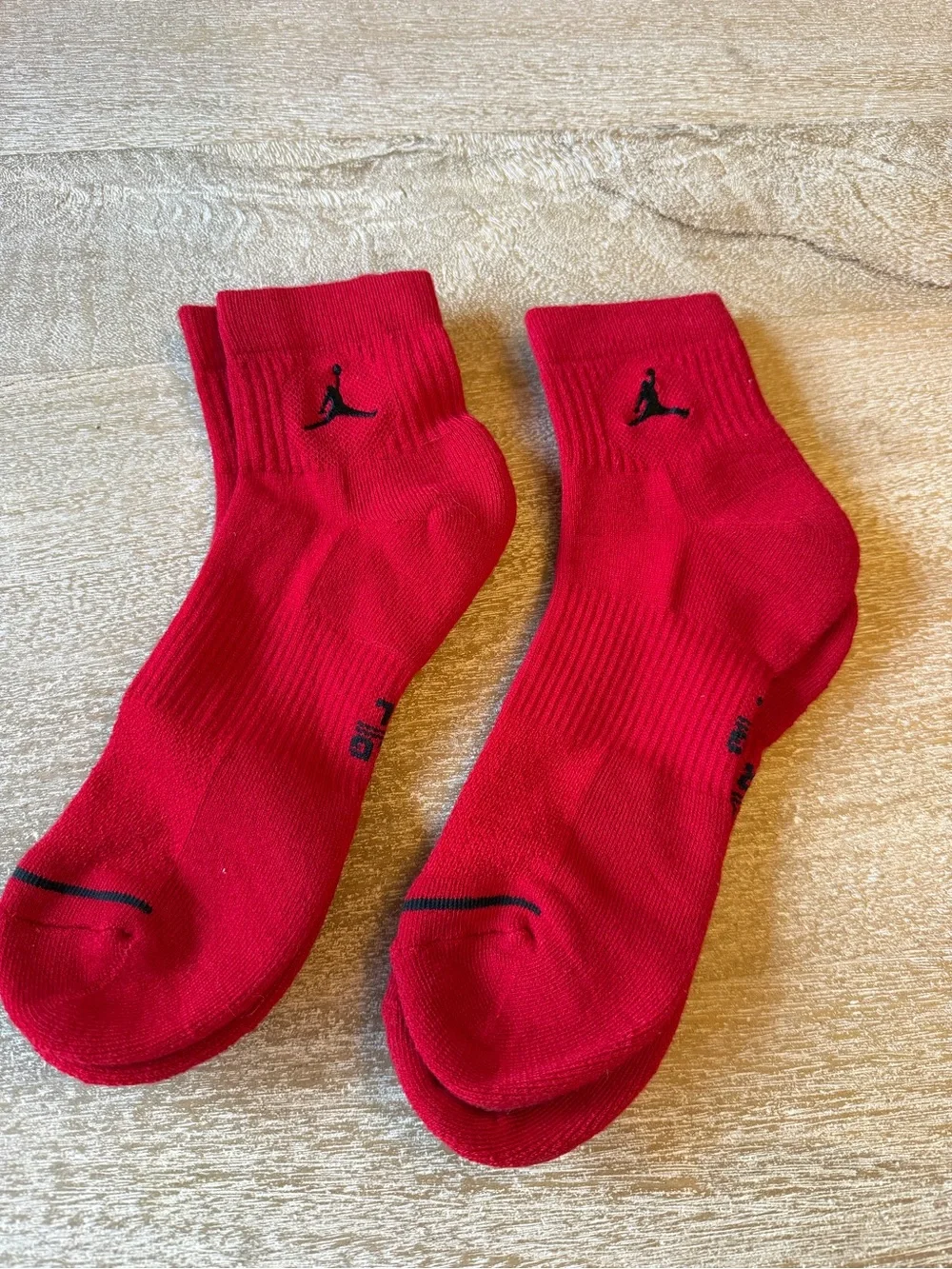 NWOT Nike Jordan Everyday Ankle Socks – 2 Pairs – Red – Size Large